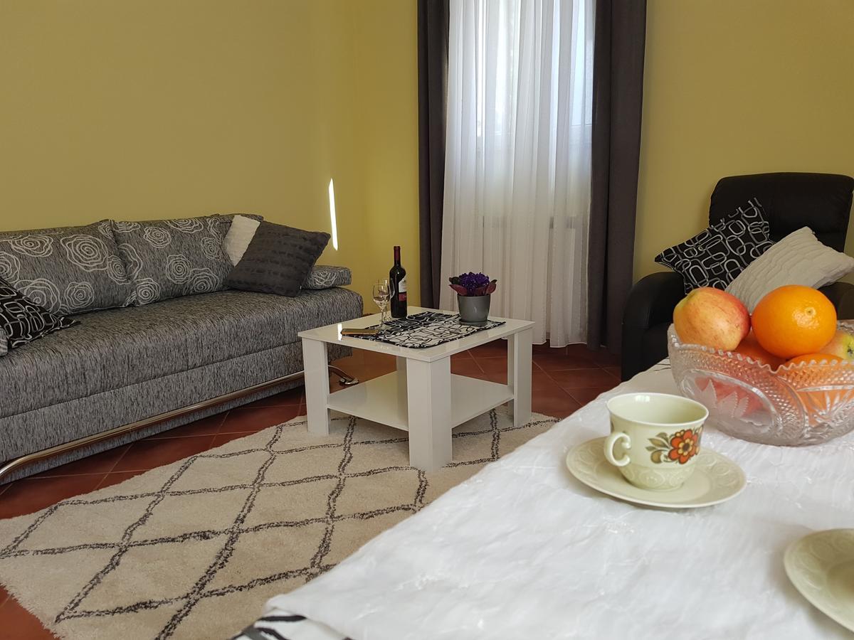 Ella Apartment *