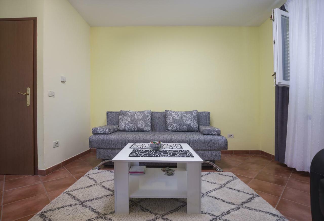 Ella Apartment *